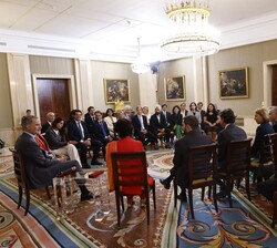 Vista general de la audiencia de Su Majestad el Rey con la representación de los participantes en el "Spain Startup, South Summit 2023"